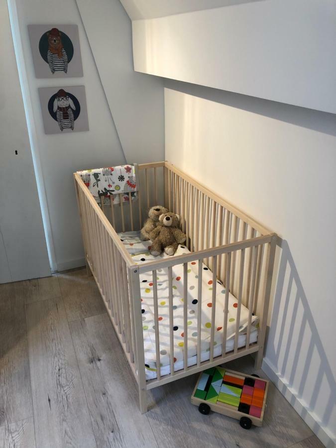 Luxe Toplocatie! Monument Hartje Centrum Dordrecht, 2 Badkamers, 2 Keukens, Tuintje *